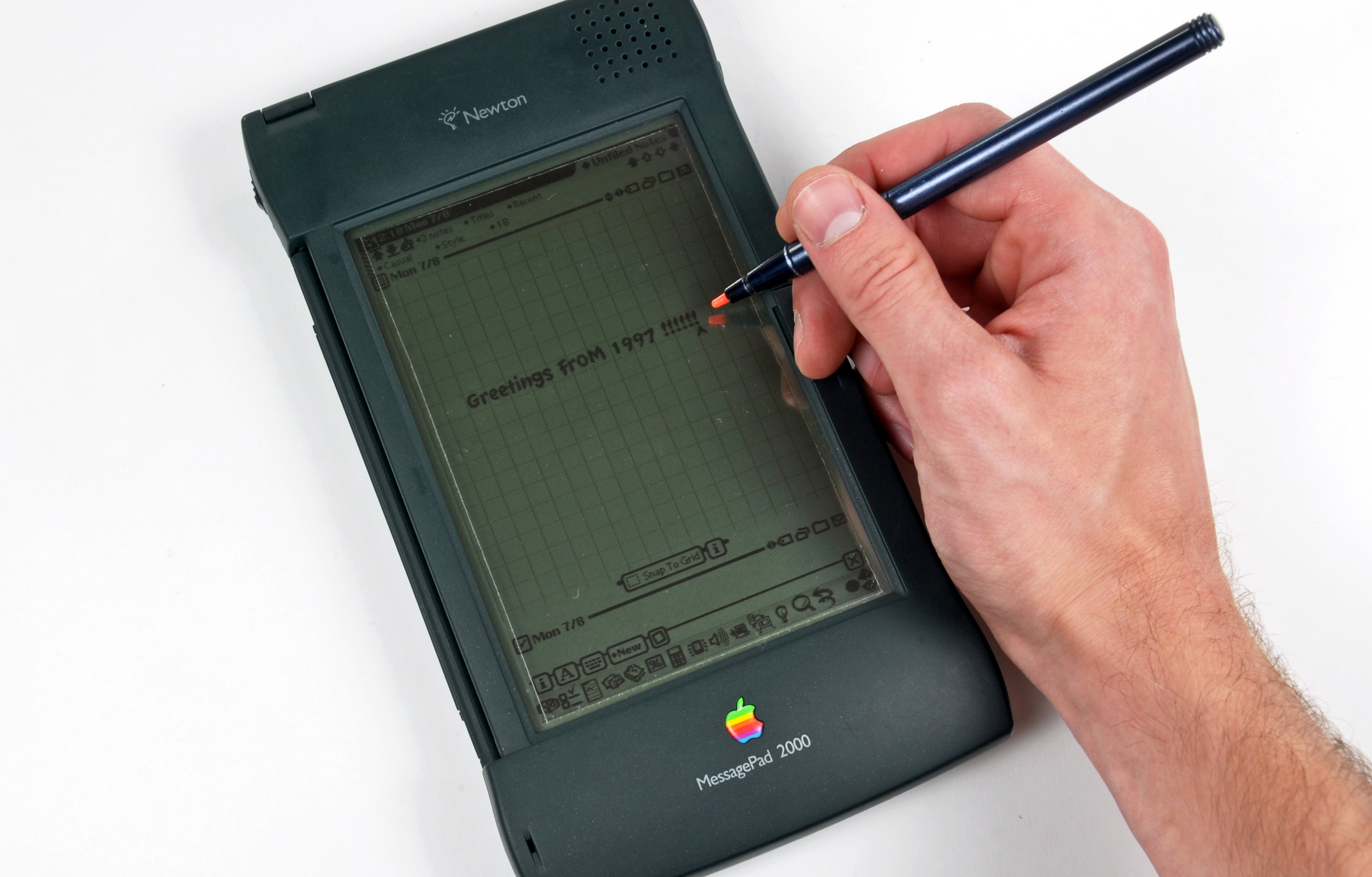 Apple Newton, MessagePad (1998). Photo iFixit.