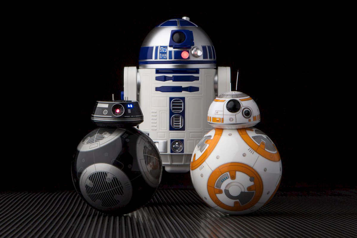 BB-9E, R2-D2, BB-8.